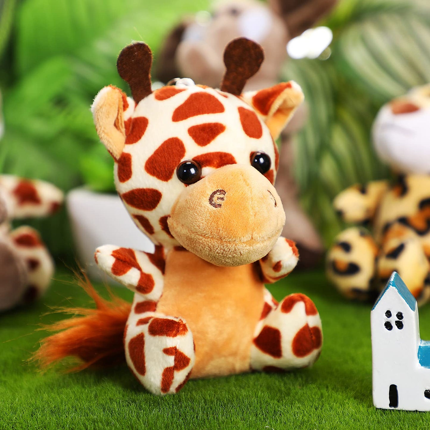 18 Pieces Small Safari Stuffed Animals 4.8 Inch Mini Jungle Animal Plush Toys Cute Zoo Stuffed Small Plush Set for Themed Parties Teacher Student Award(Delicate Style)