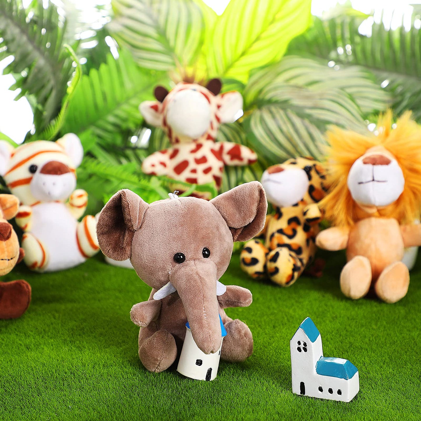 18 Pieces Small Safari Stuffed Animals 4.8 Inch Mini Jungle Animal Plush Toys Cute Zoo Stuffed Small Plush Set for Themed Parties Teacher Student Award(Delicate Style)