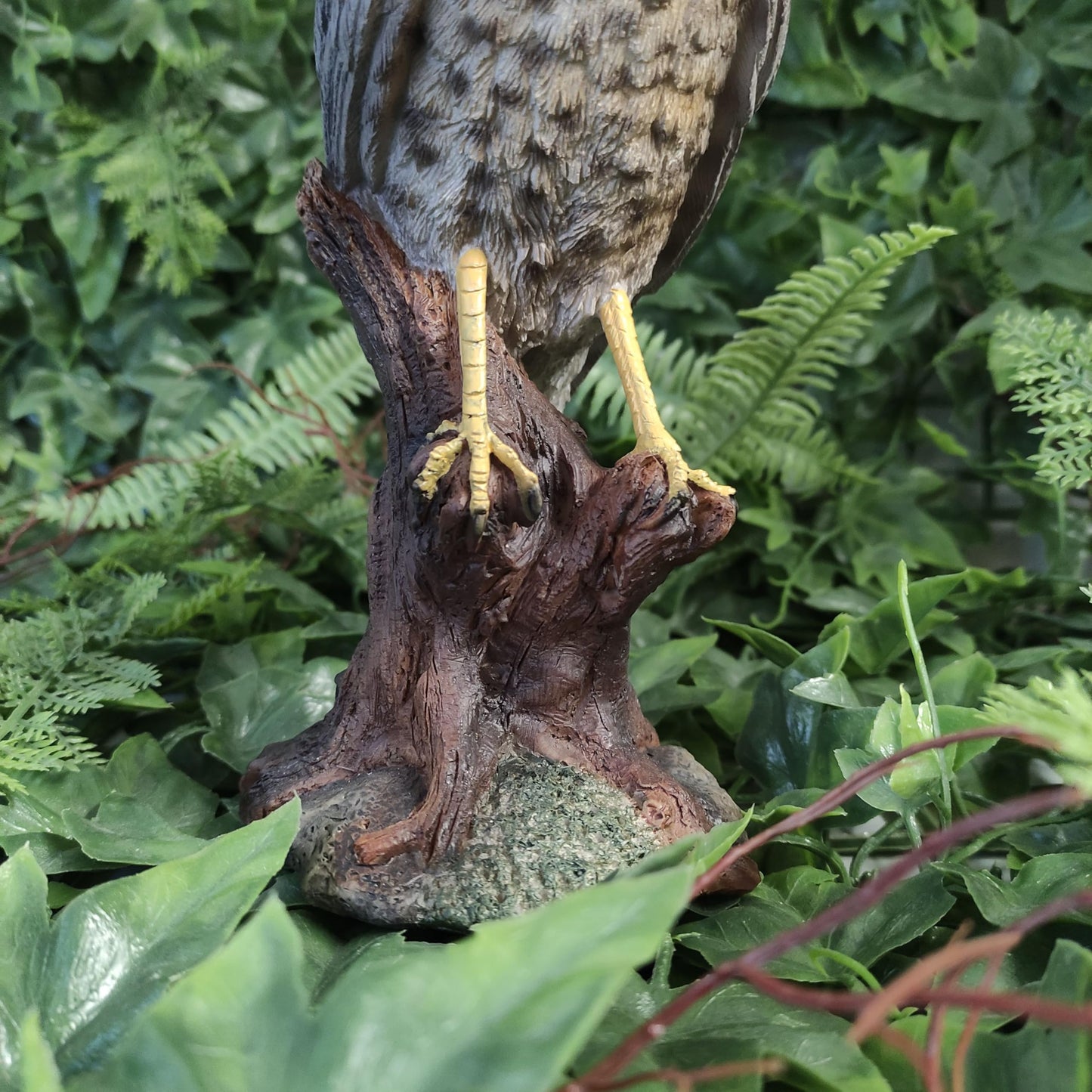 Vivid Arts Sparrow Hawk Resin Home or Garden Ornament (XRL-SHAW-D)